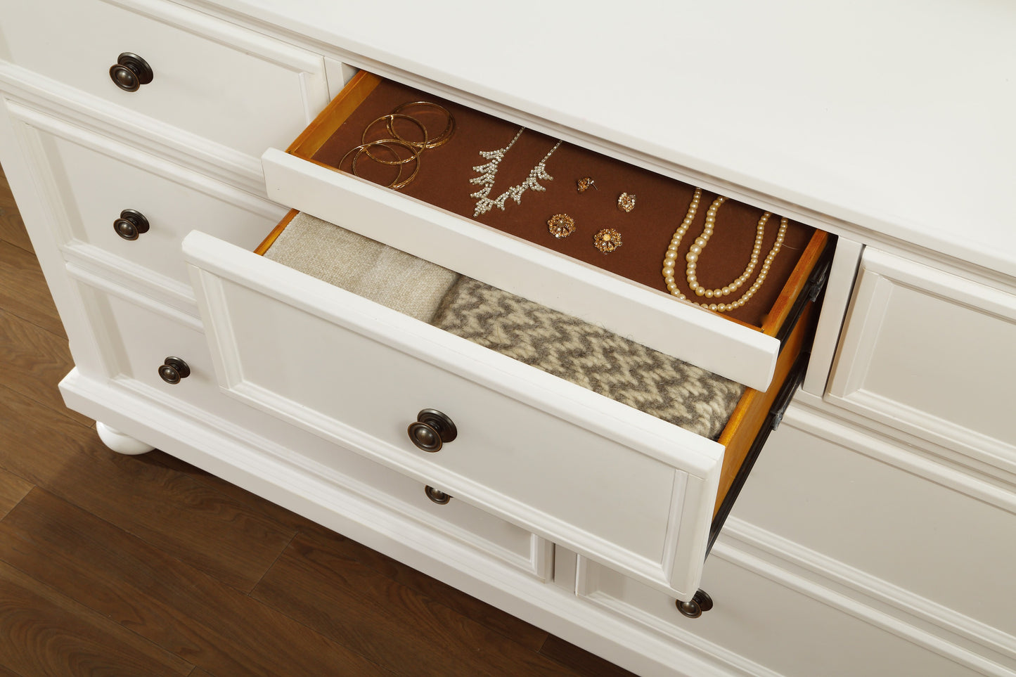 1714W-5 - Dresser, Hidden Drawer