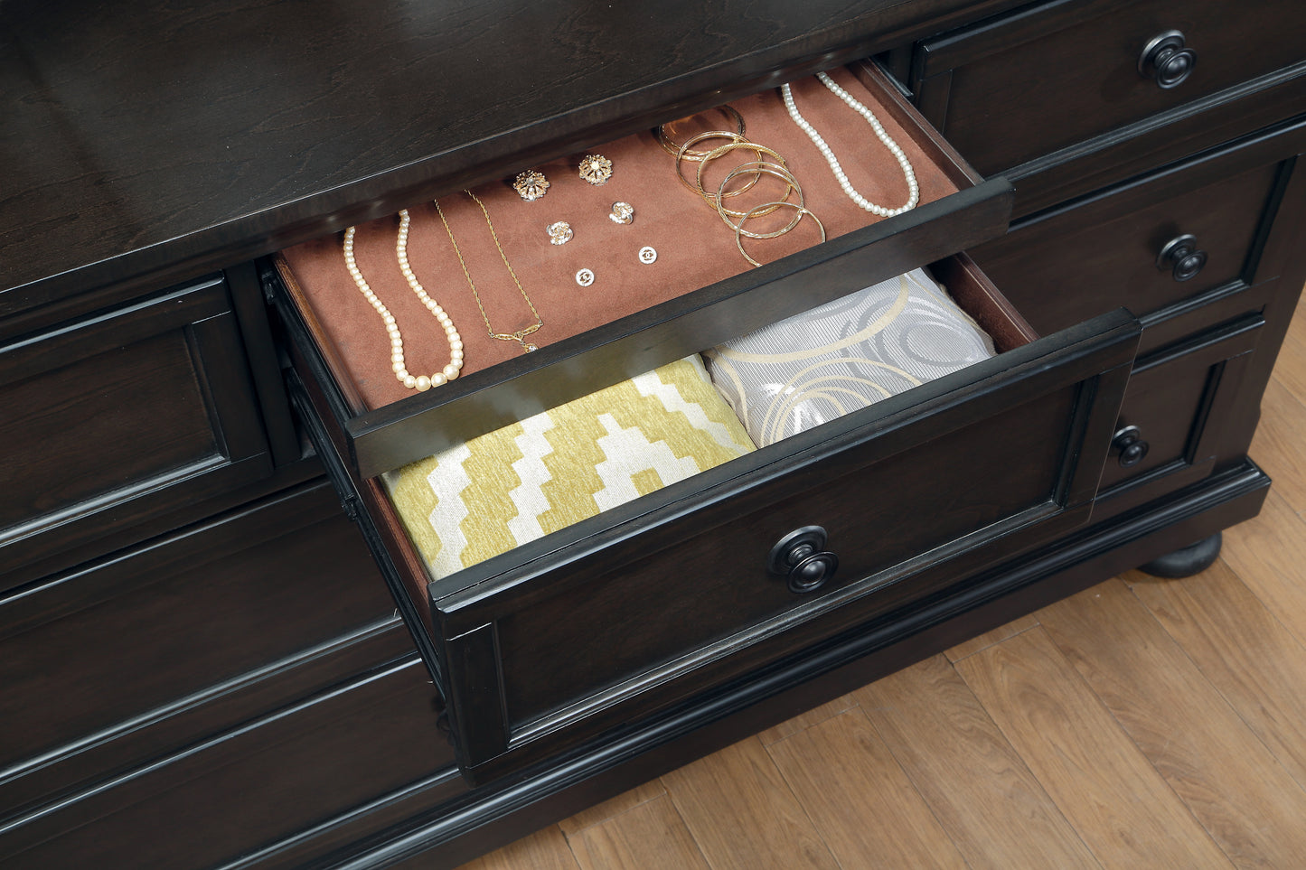 1718GY-5 - Dresser with Hidden Drawer