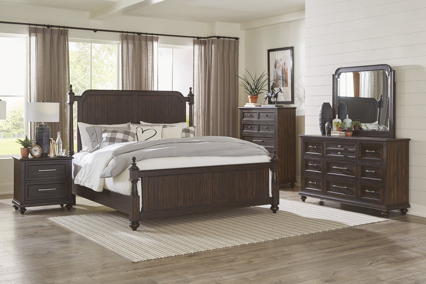 1689P-1* - (3) Queen Bed
